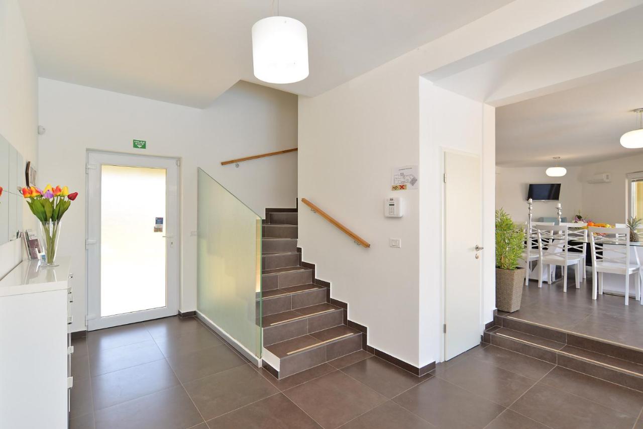 Villa 1519 photo