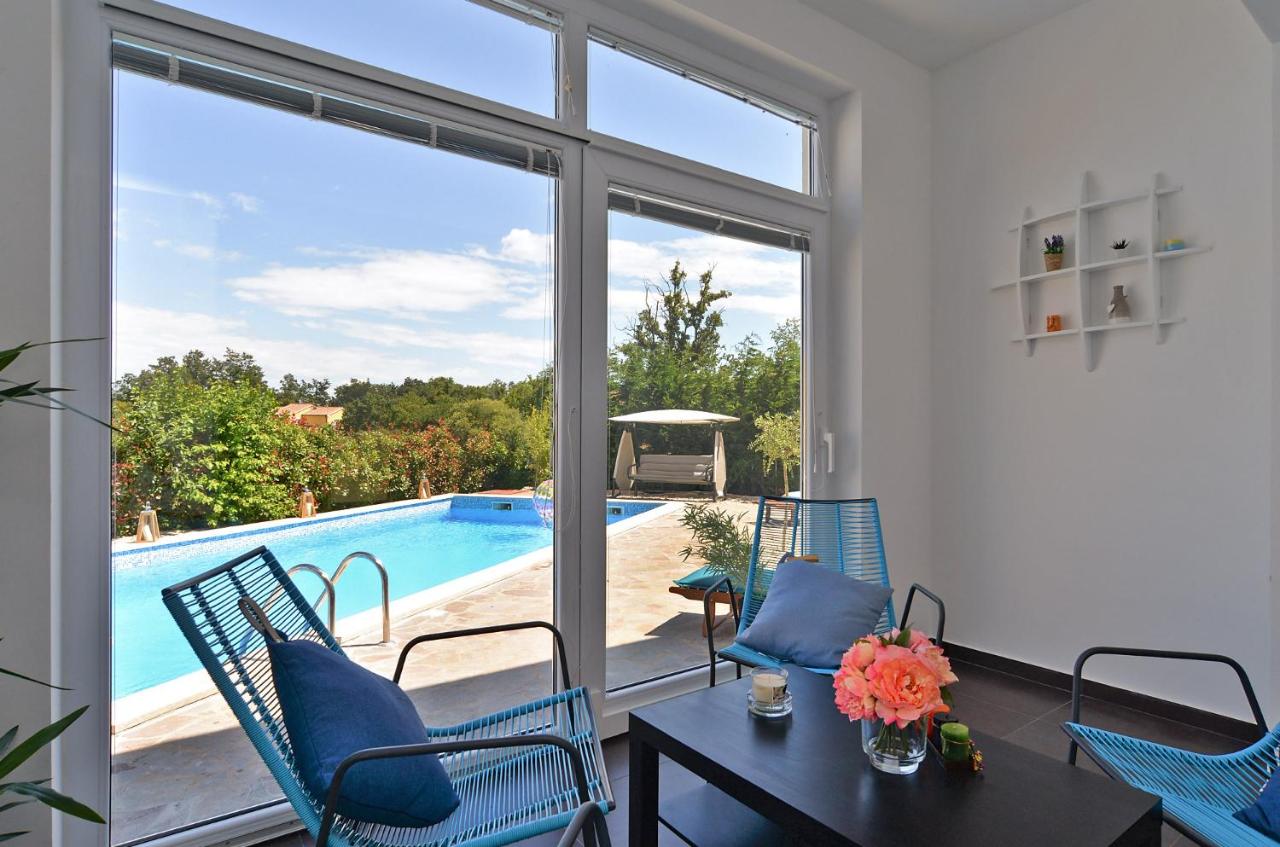 Villa 1519 photo