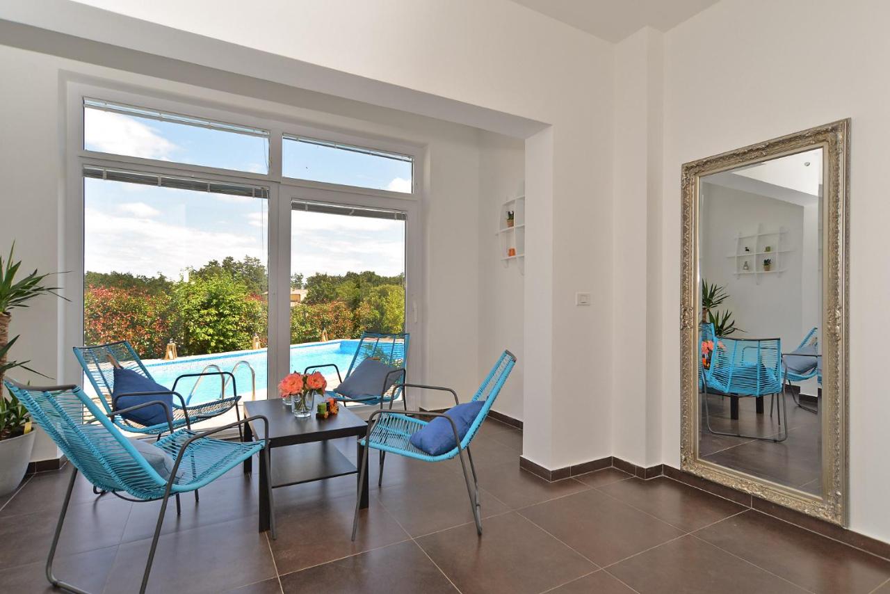 Villa 1519 photo