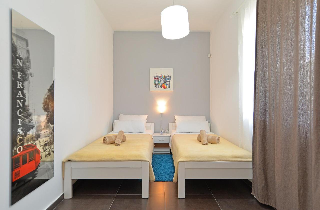 Villa 1519 photo