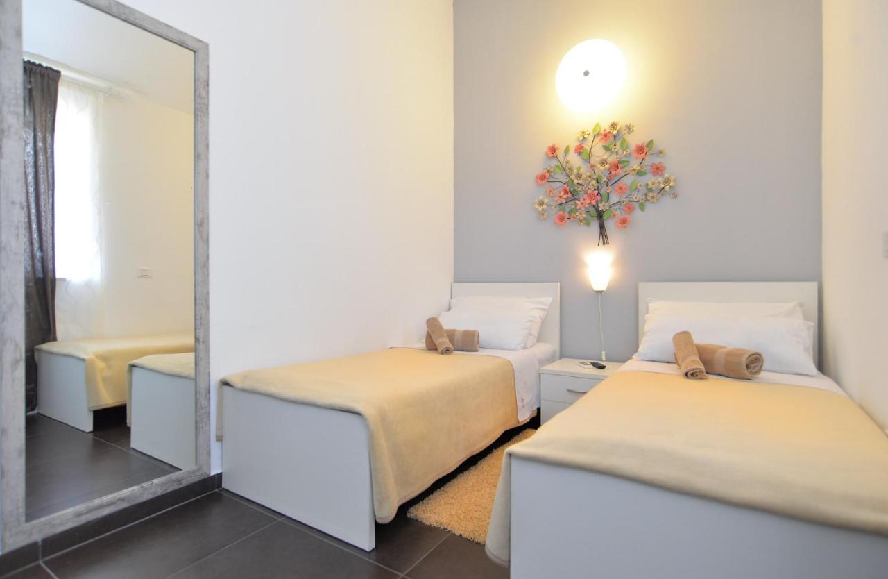 Villa 1519 photo
