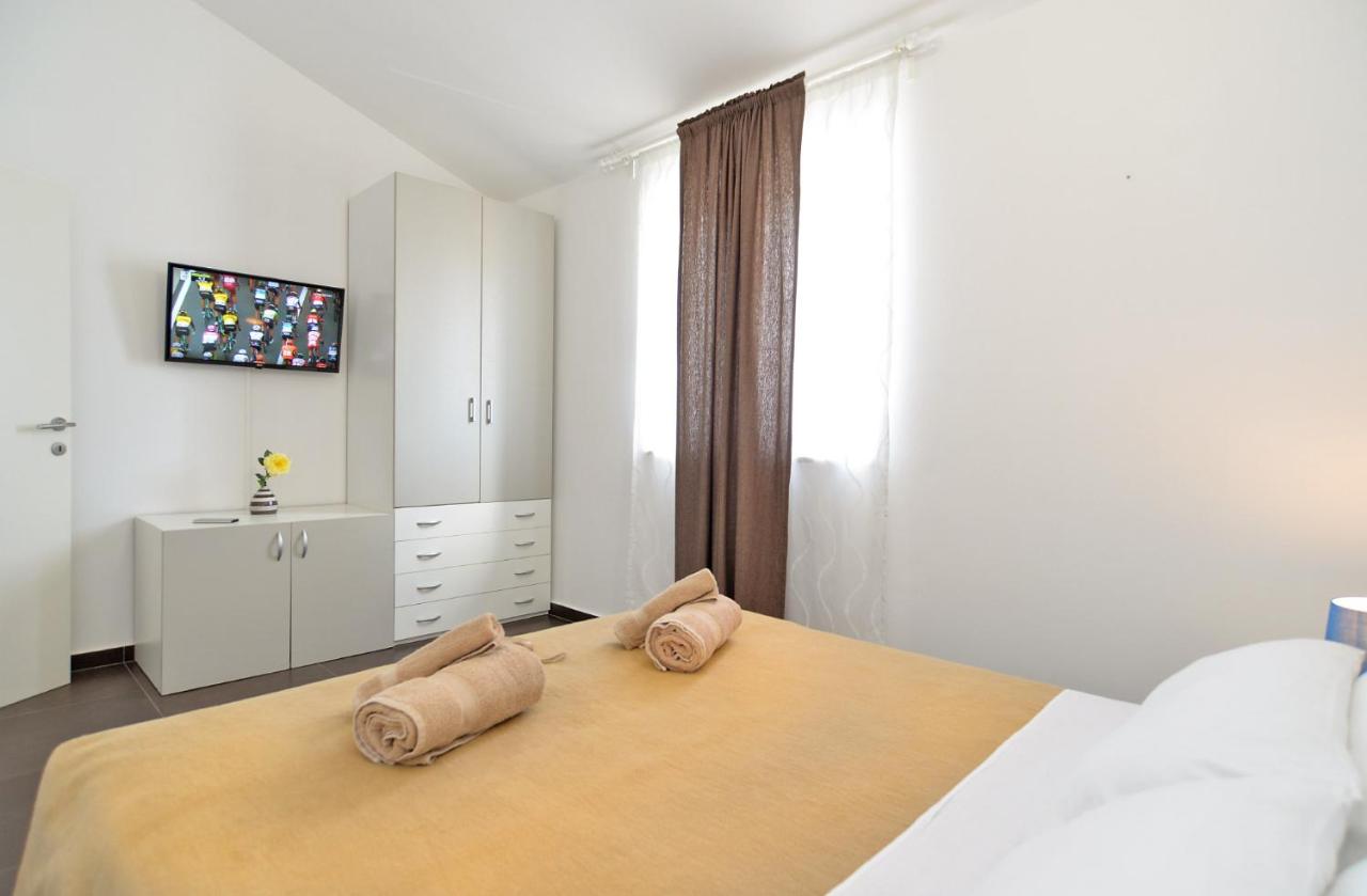 Villa 1519 photo