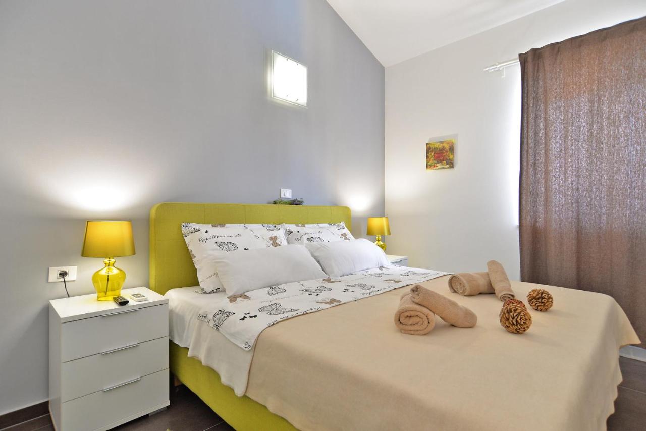 Villa 1519 photo