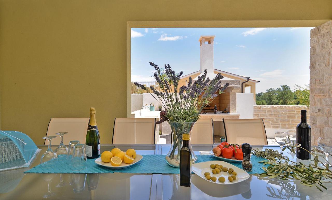 Villa 1519 photo
