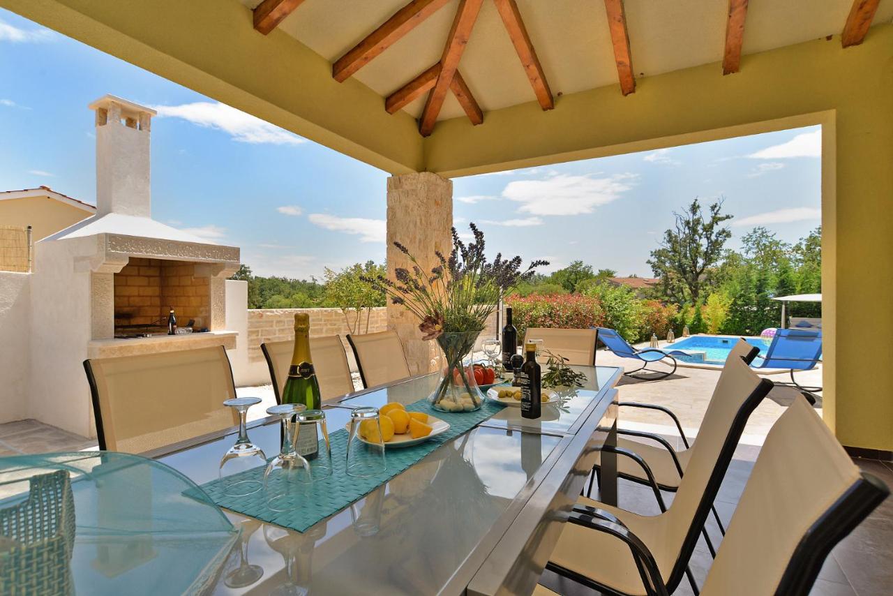 Villa 1519 photo