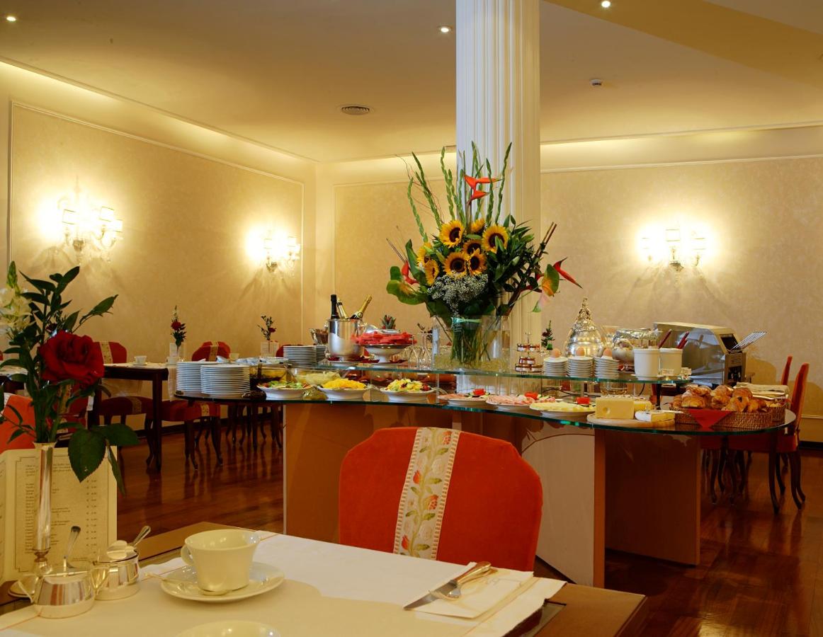 Hotel De La Ville - 4