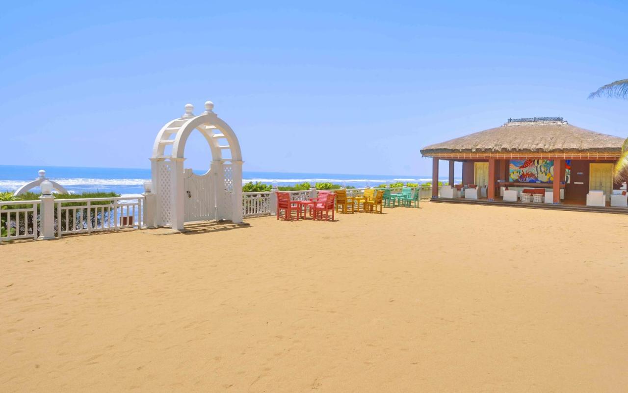 Beach: Mayfair Palm Beach Resort