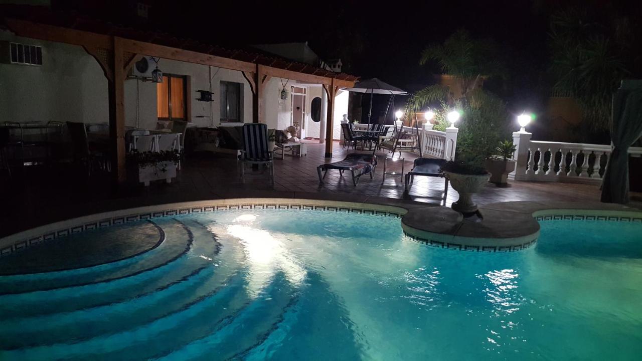 De Luxe Villa (Spanje La Nucía) - Booking.com