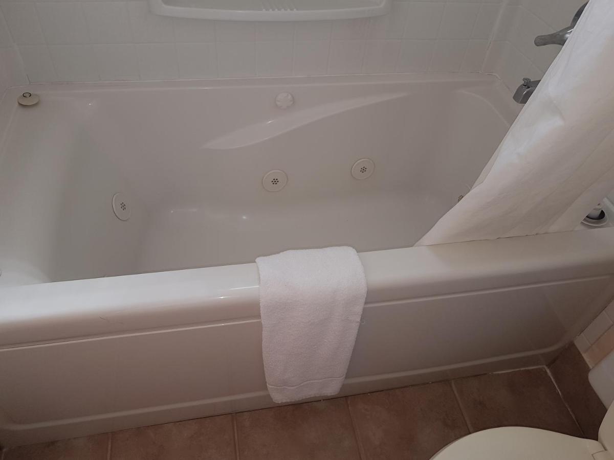 Town House Motel — photo 22
