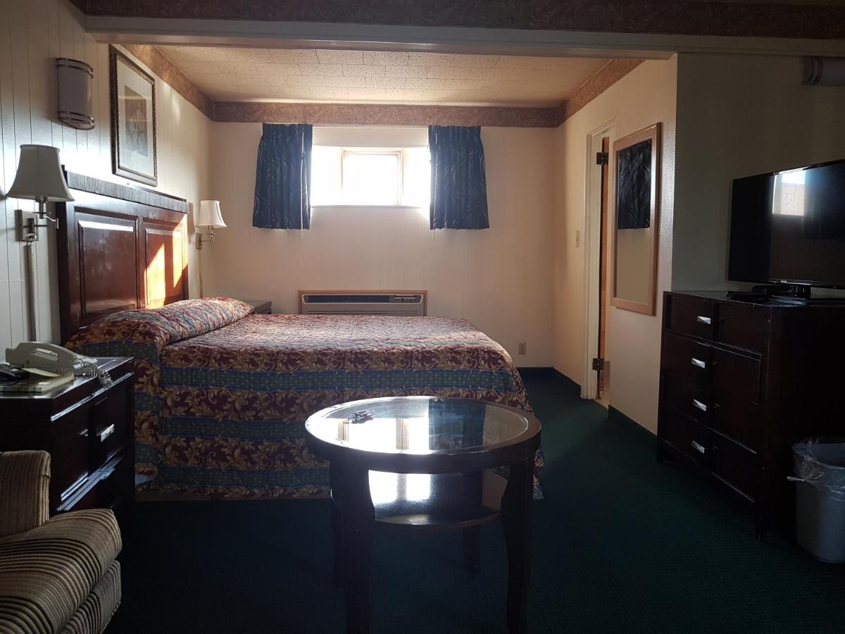 Town House Motel — photo 21