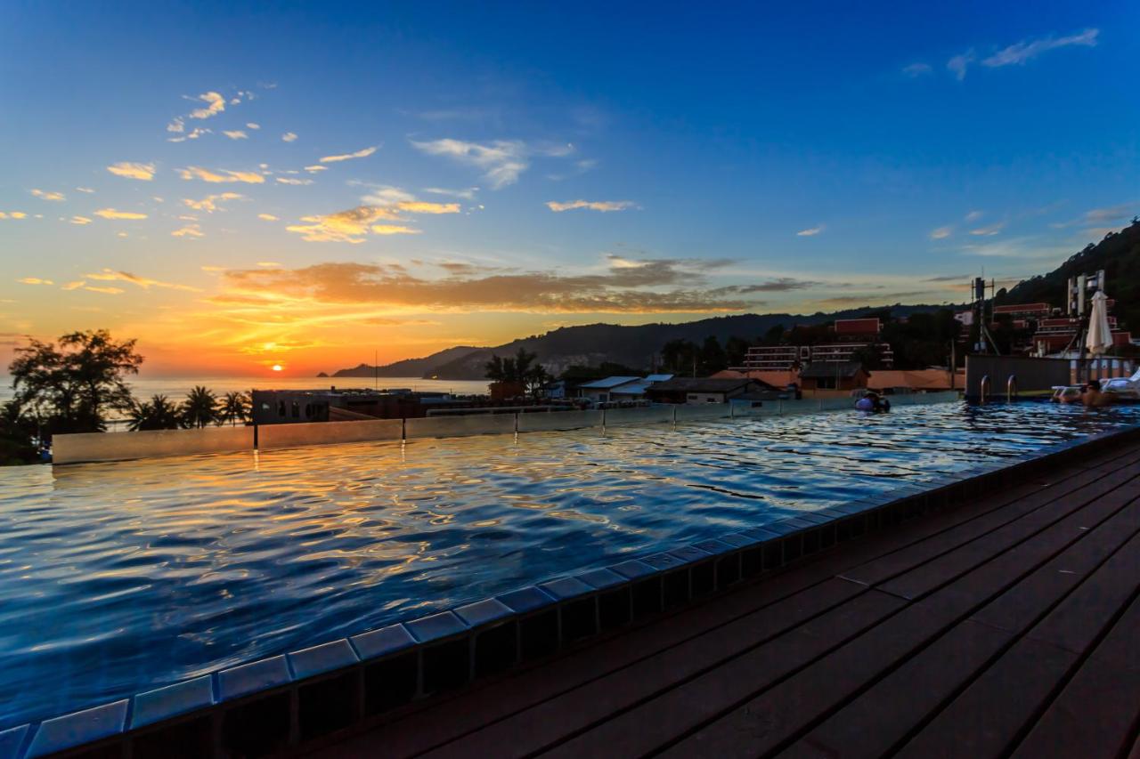 Rooftop swimming pool: 7Q Patong Beach Hotel - SHA Certified