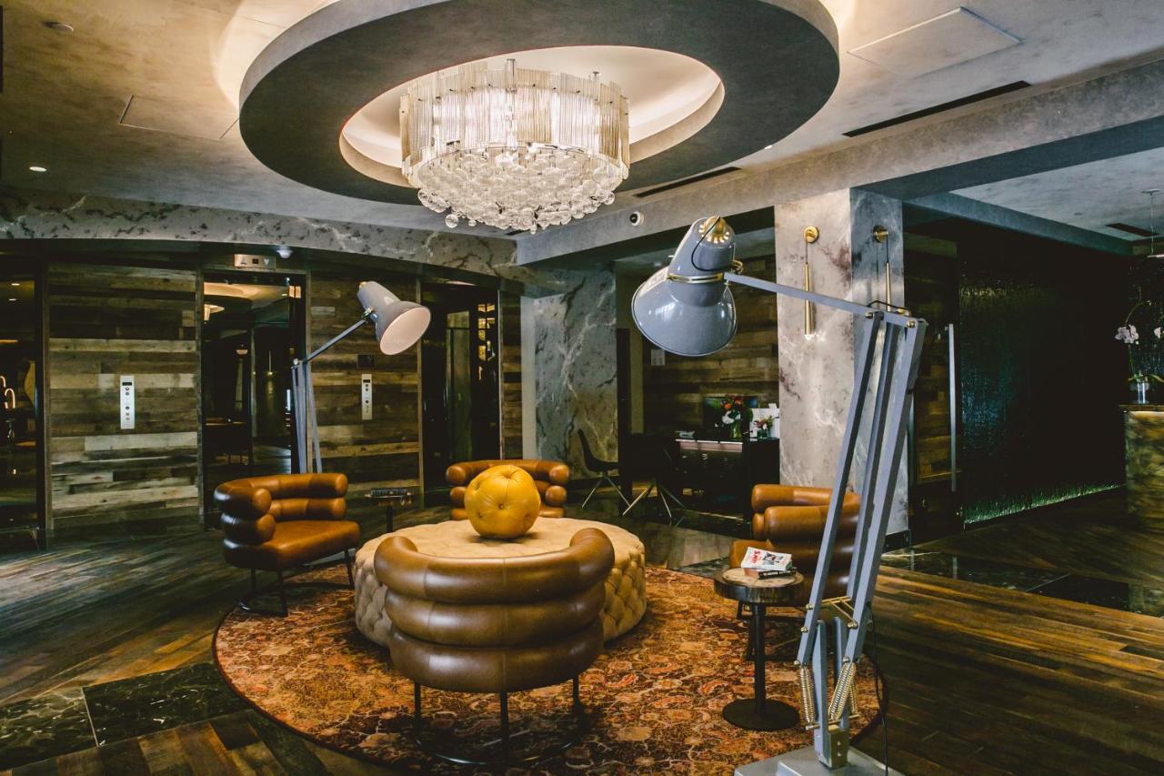 Boddy Hotel Sitting