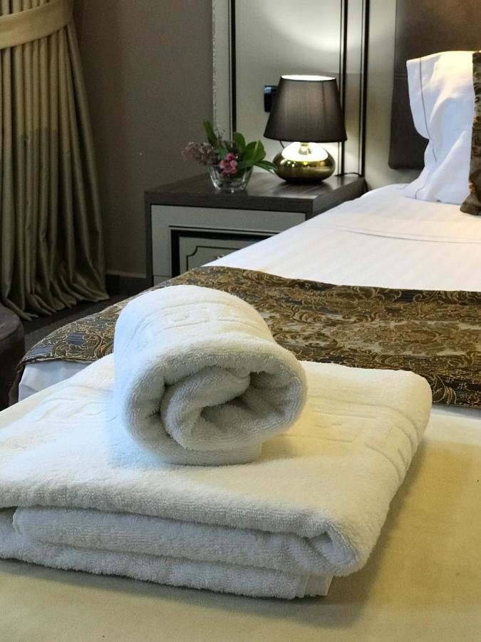 Hotel Deluxe photo