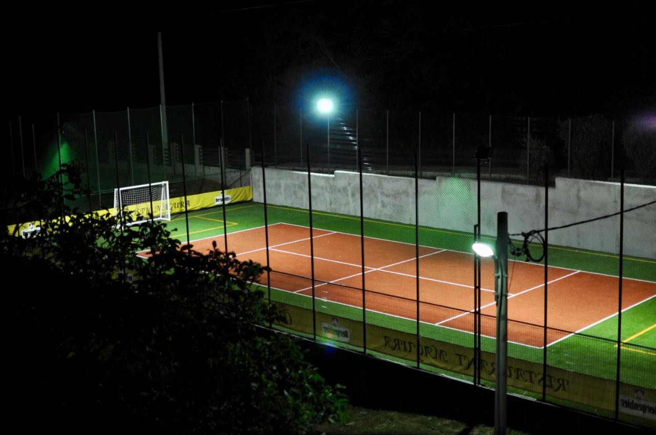 Tennis court: Complex Turistic Magura