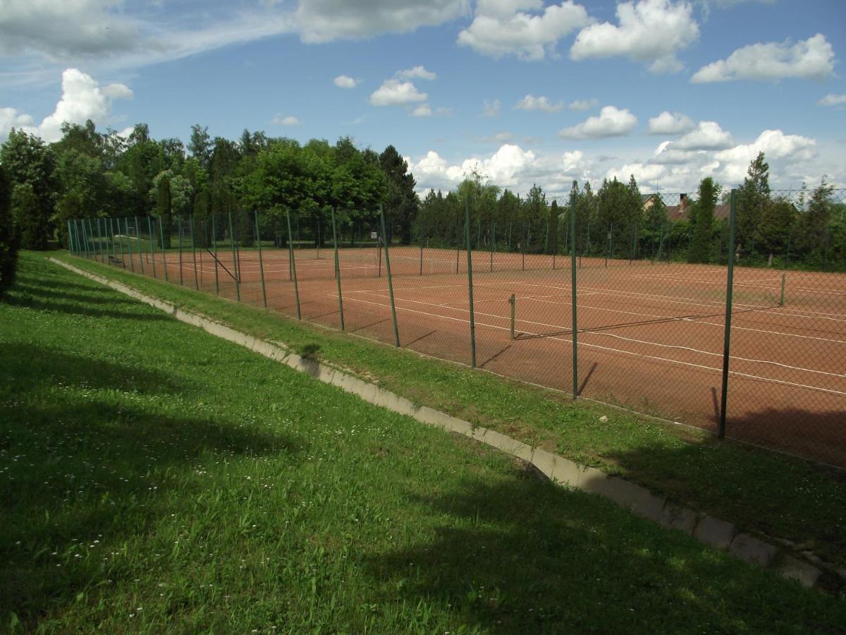 Tennis court: MS Hotel Sportszálló