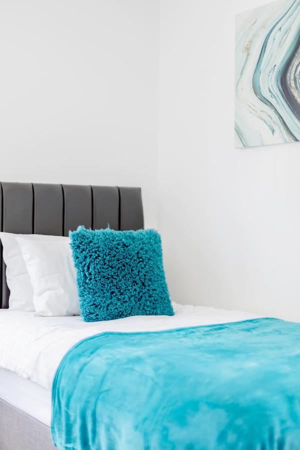 Elthorne Luxury Apartments - Uxbridge photo