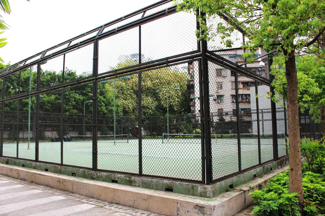 Tennis court: Panyu Hotel