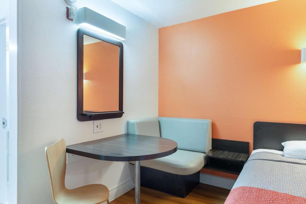 Motel 6-Houston, TX — photo 14