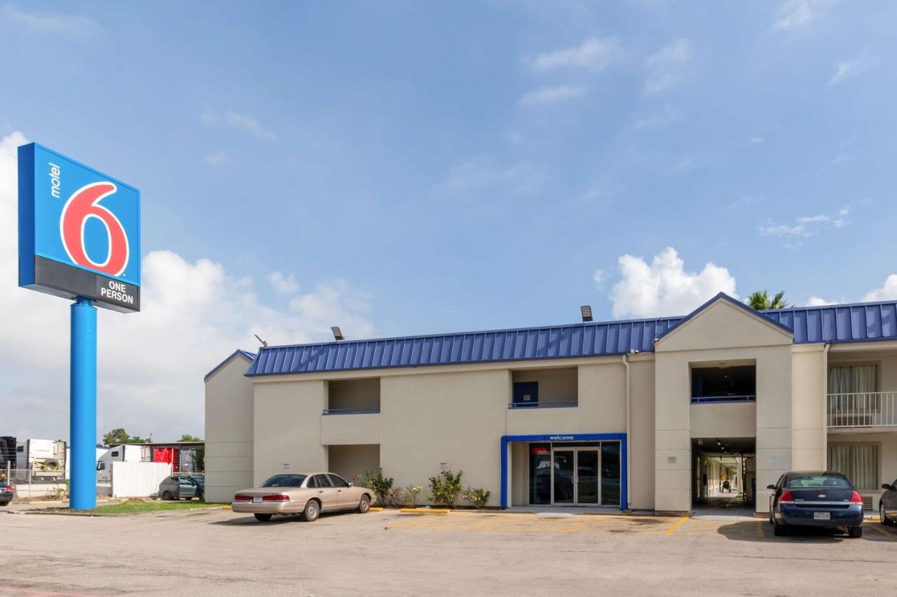 Motel 6-Houston, TX — photo 9