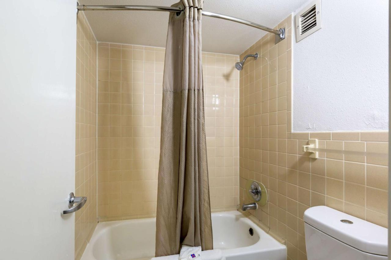Motel 6-Houston, TX — photo 18