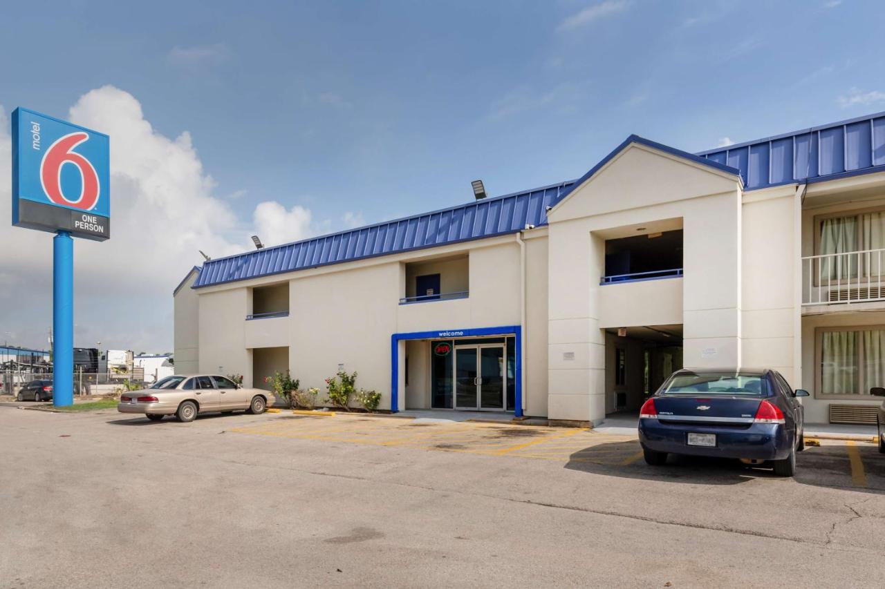 Motel 6-Houston, TX — photo 10