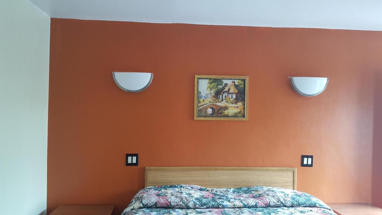 Deluxe Motel — photo 10