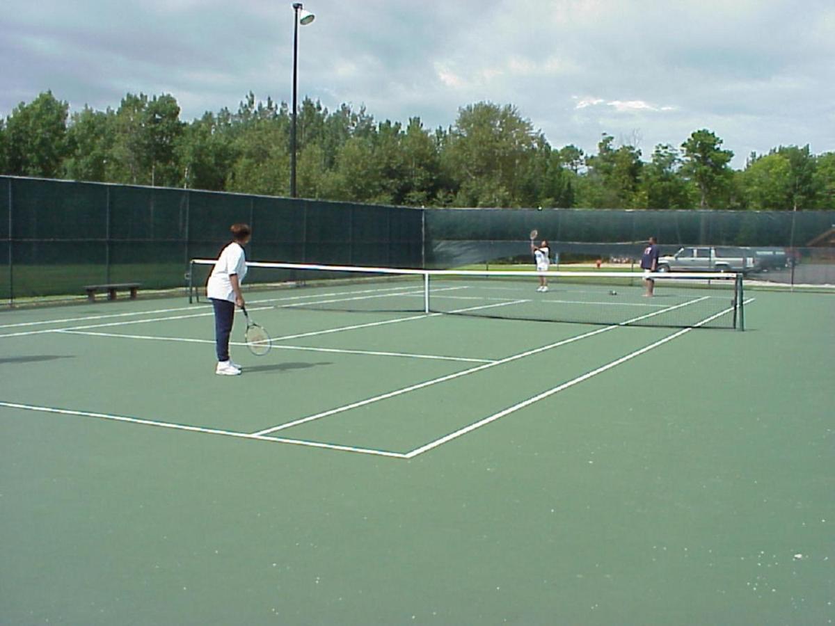 Tennis court: Drummond Island Resort & Conference Center