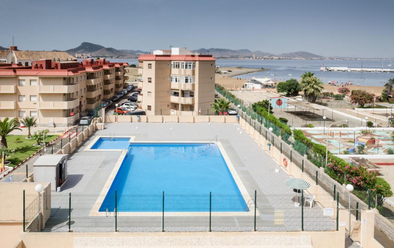 Piscina y Exterior