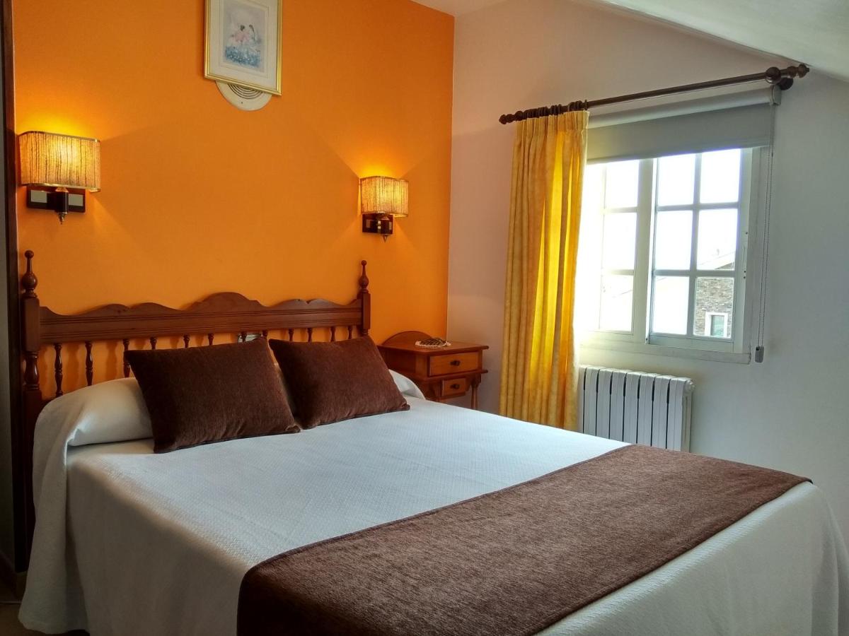 Hotel Martinez, Xesteriña, Spain - Booking.com