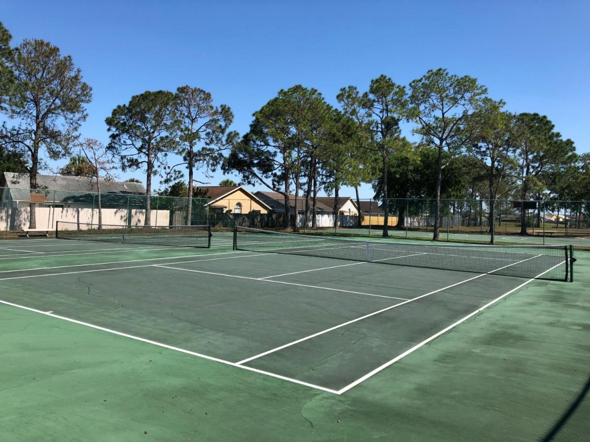 Tennis court: Laguna Villas