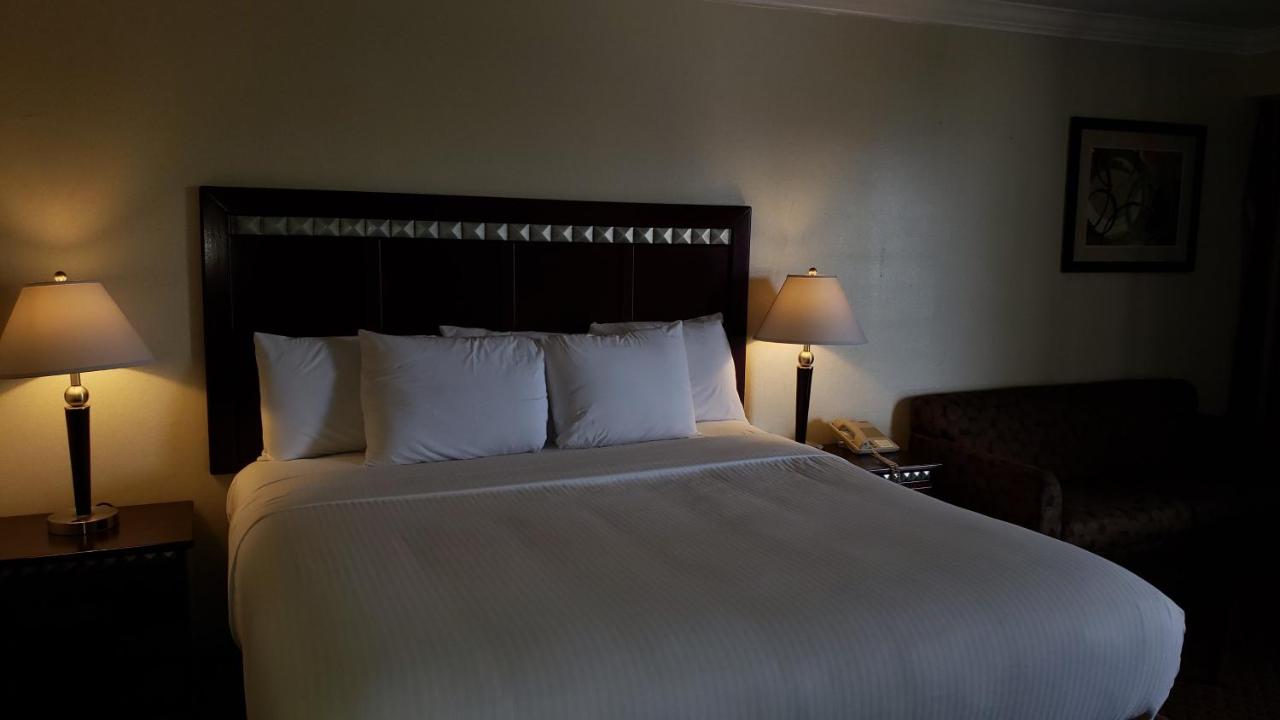 Oak Tree Inn Monrovia Ca Booking Com