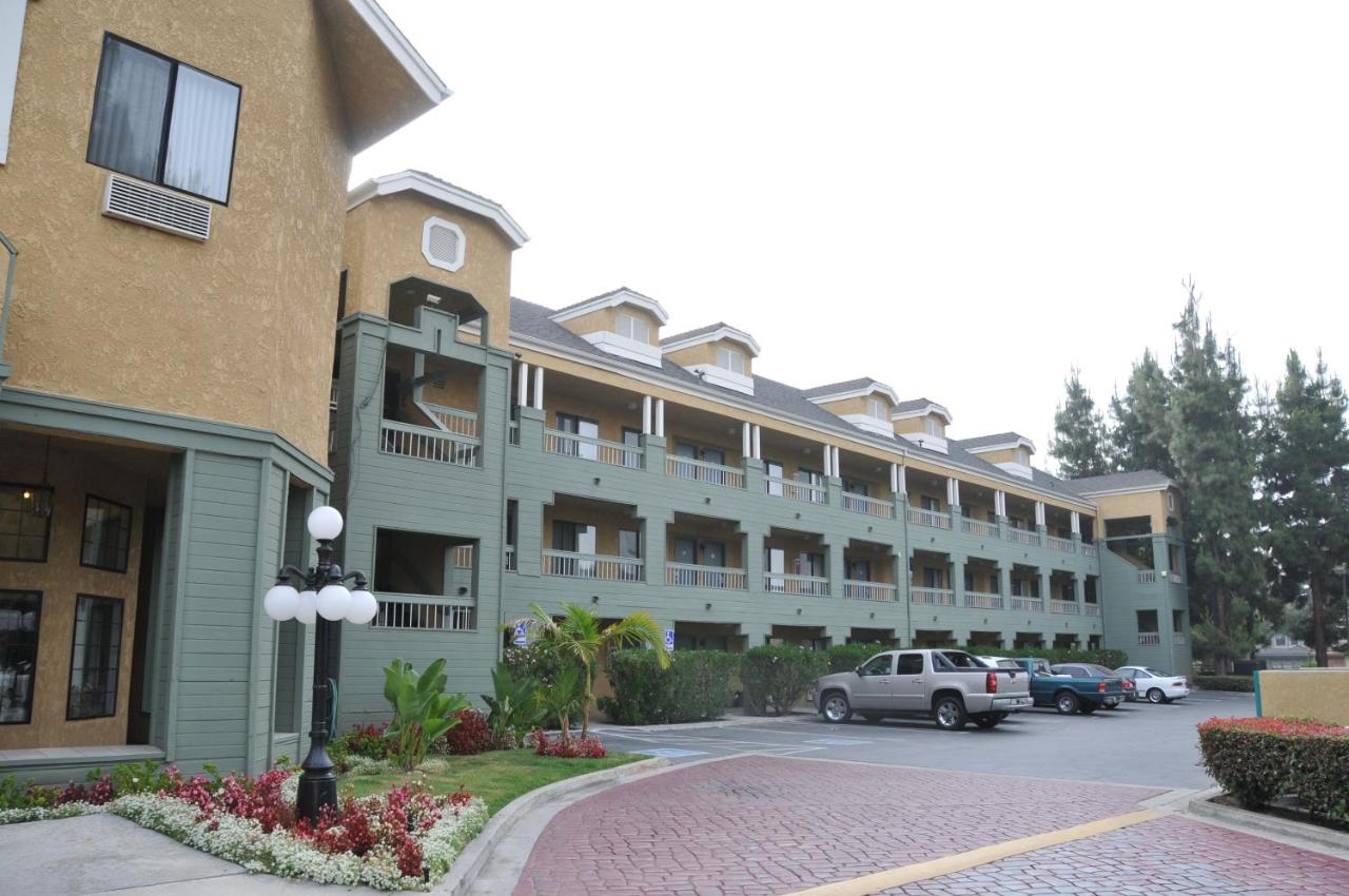Oak Tree Inn — photo 10