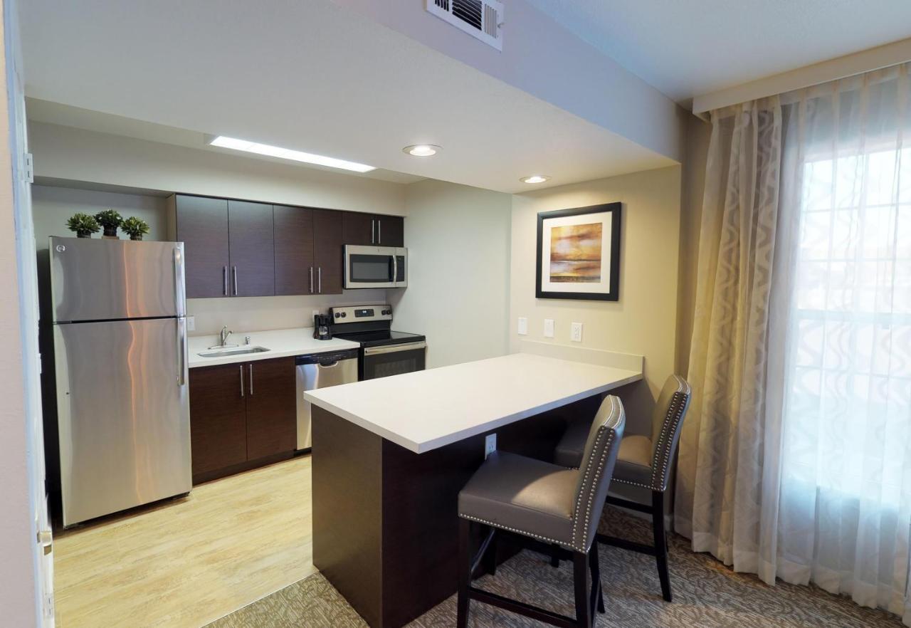 Chase Suite Hotel Newark Fremont — photo 19