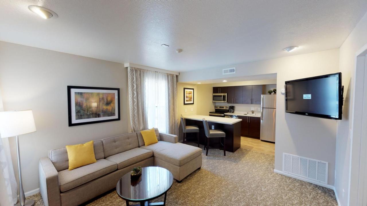 Chase Suite Hotel Newark Fremont — photo 23
