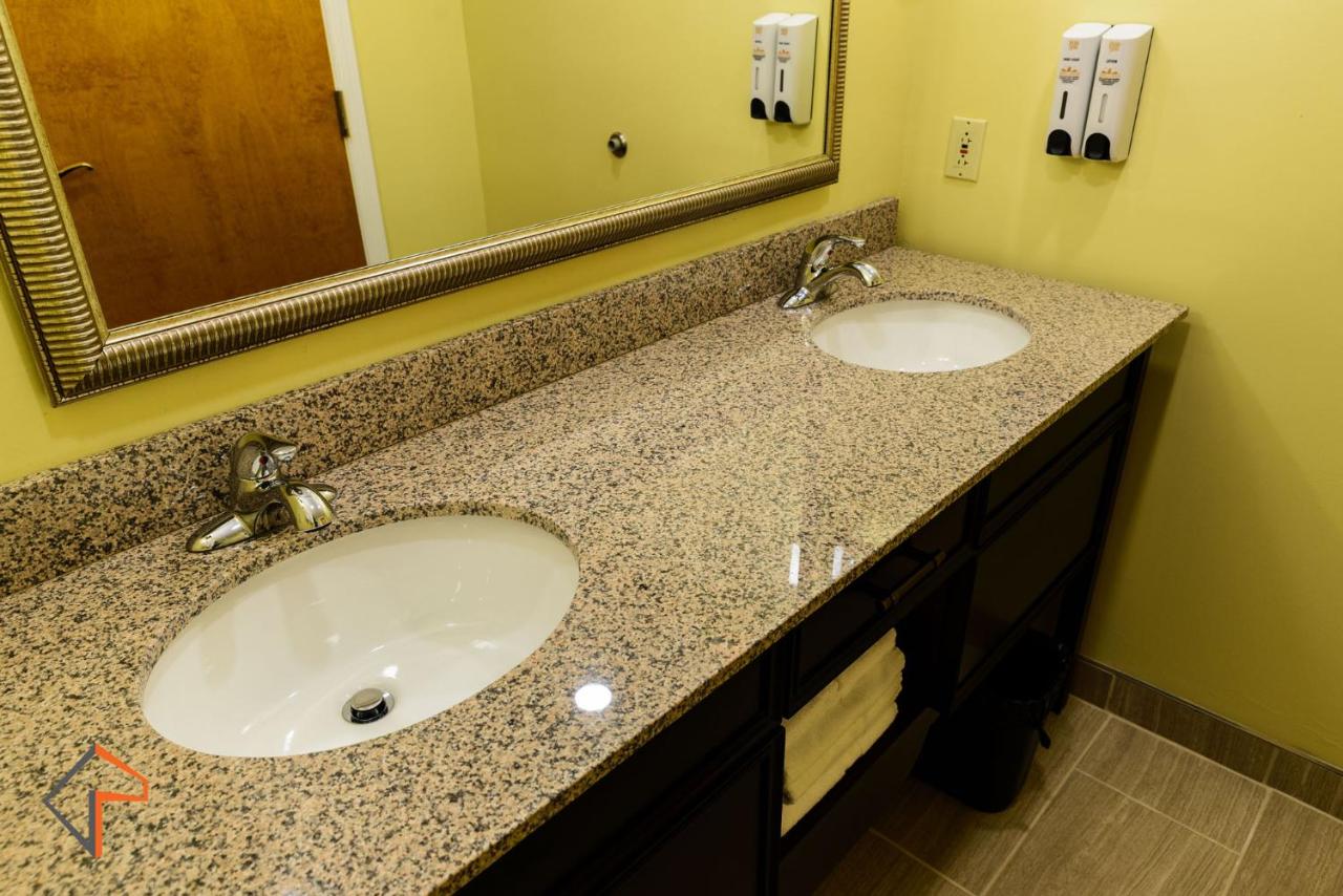 Asbury Inn & Suites — photo 11