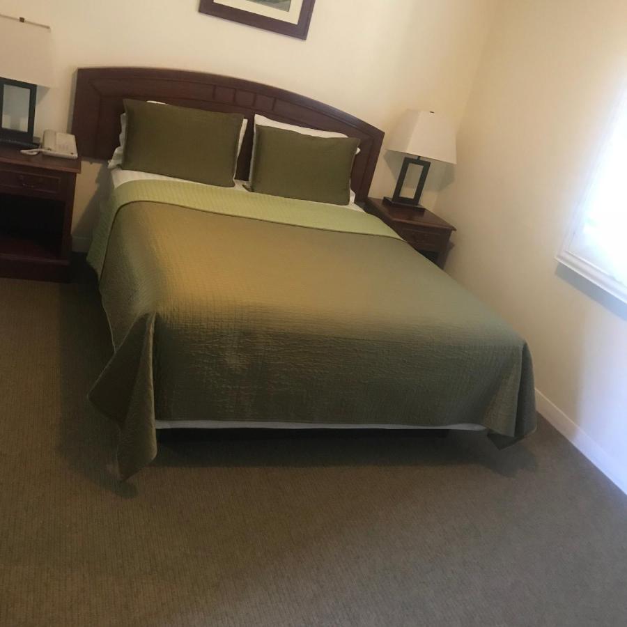 Bella Capri Inn and Suites — photo 16