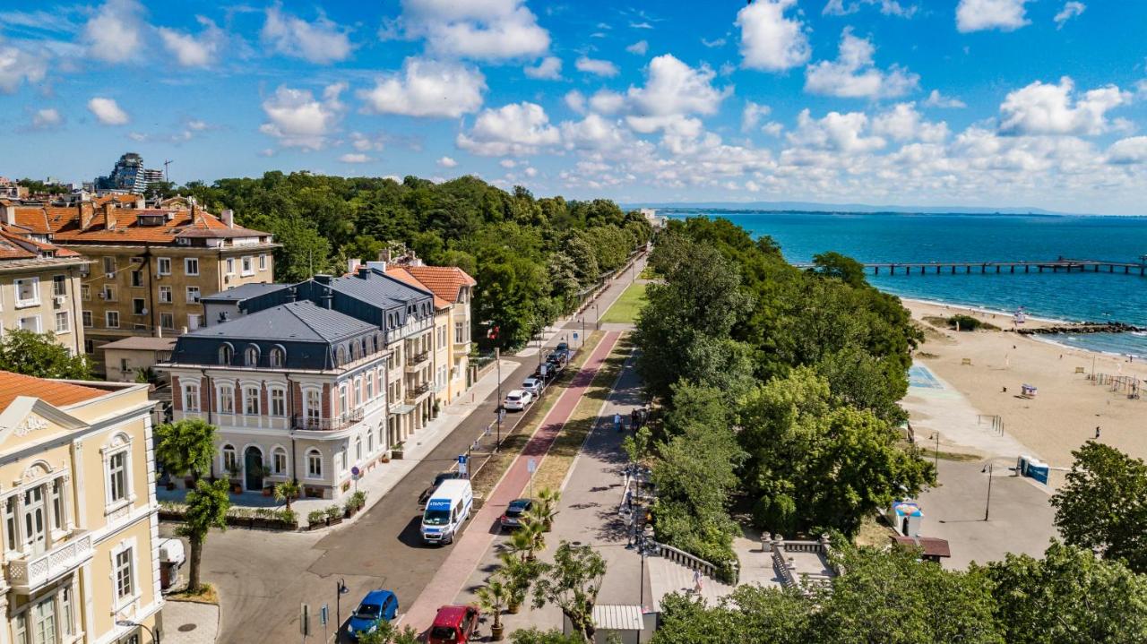 Beach: Villa Promenade