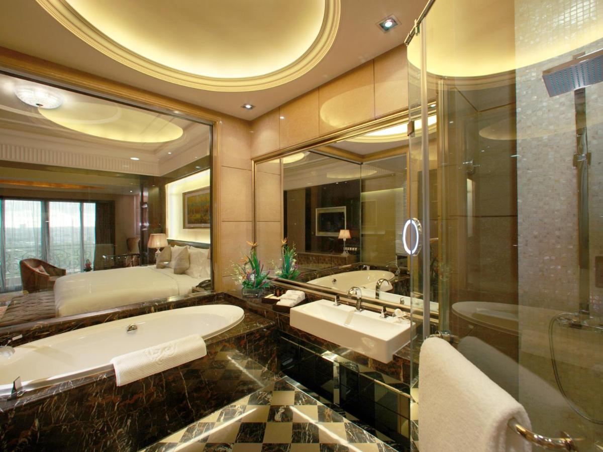 Chateau Star River Pudong Shanghai photo