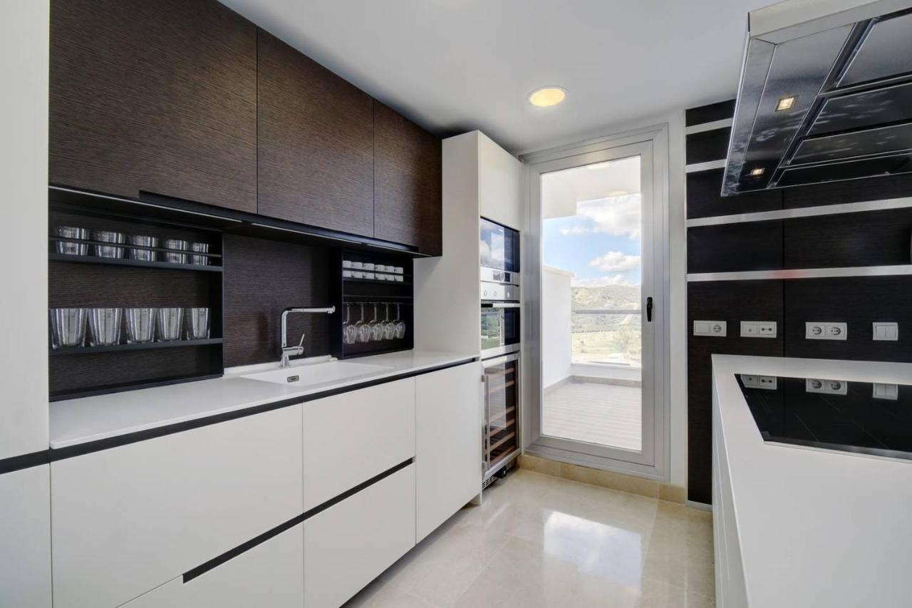 Luxury Flat -Sea, Golf and Mountain Views, Benahavís ...