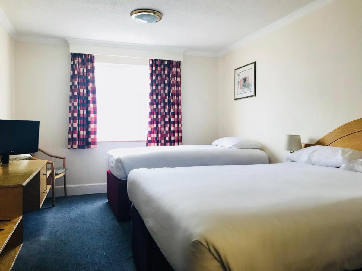 Triple Room (One Double & One Single)