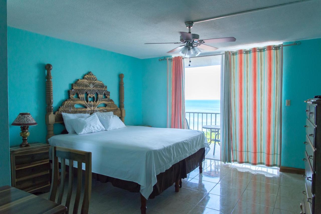 Deluxe Montego Bay Club Studio & Suites - 2