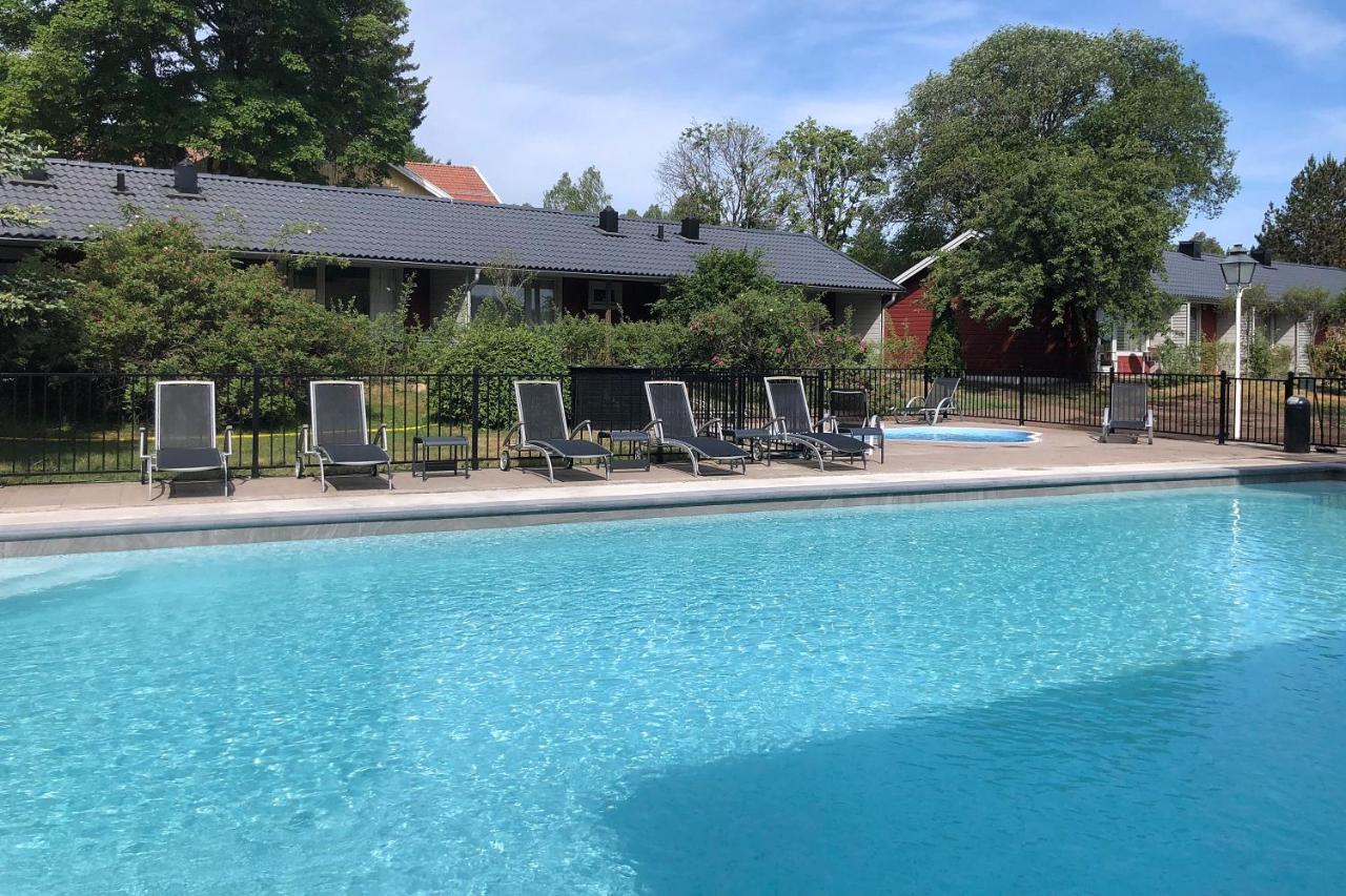 Heated swimming pool: Hestraviken Hotell & Restaurang