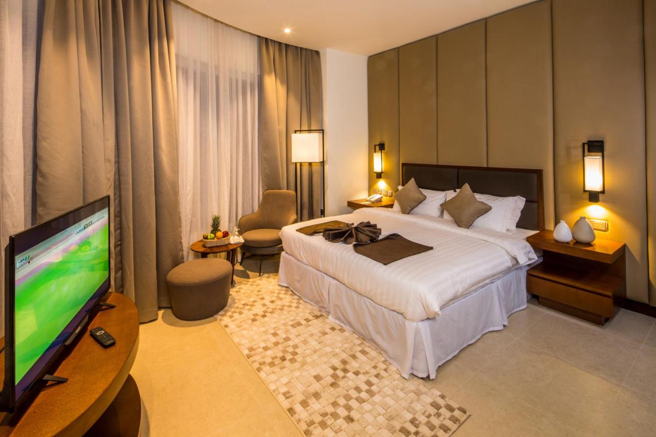 Arch Hotel photo
