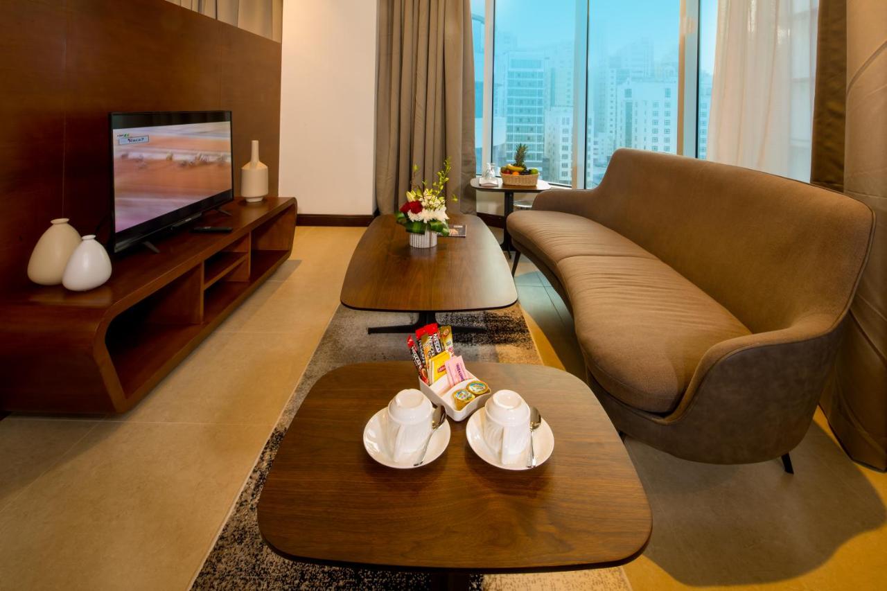 Arch Hotel photo