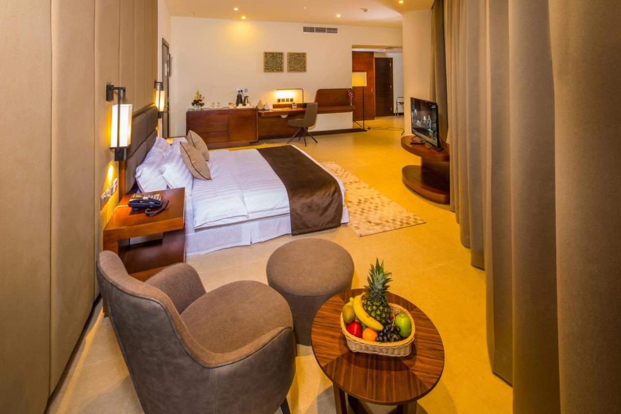 Arch Hotel photo