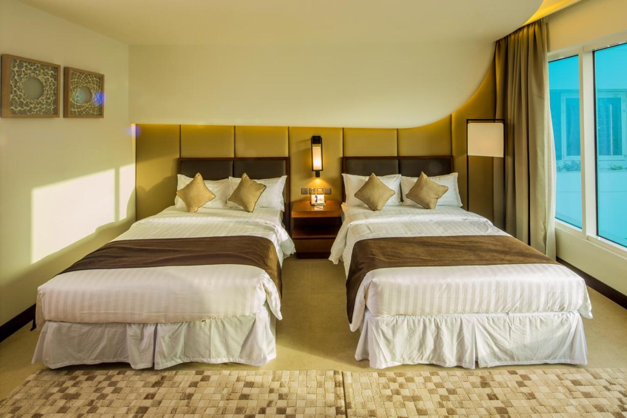 Arch Hotel photo