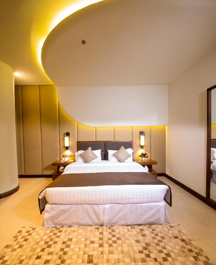 Arch Hotel photo