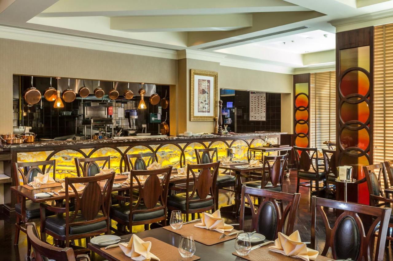 Mövenpick Grand Al Bustan photo