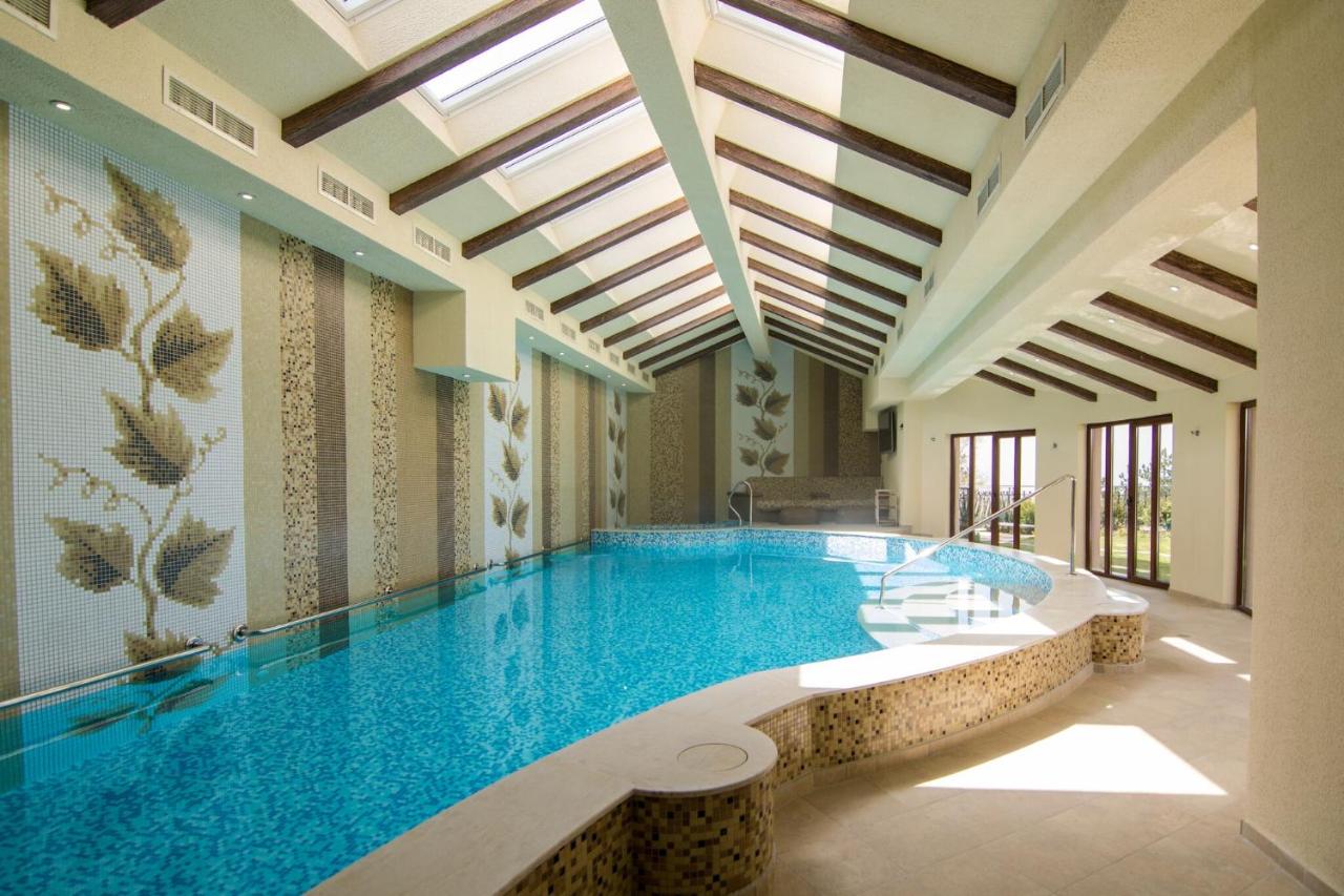 Heated swimming pool: Zaara Estate