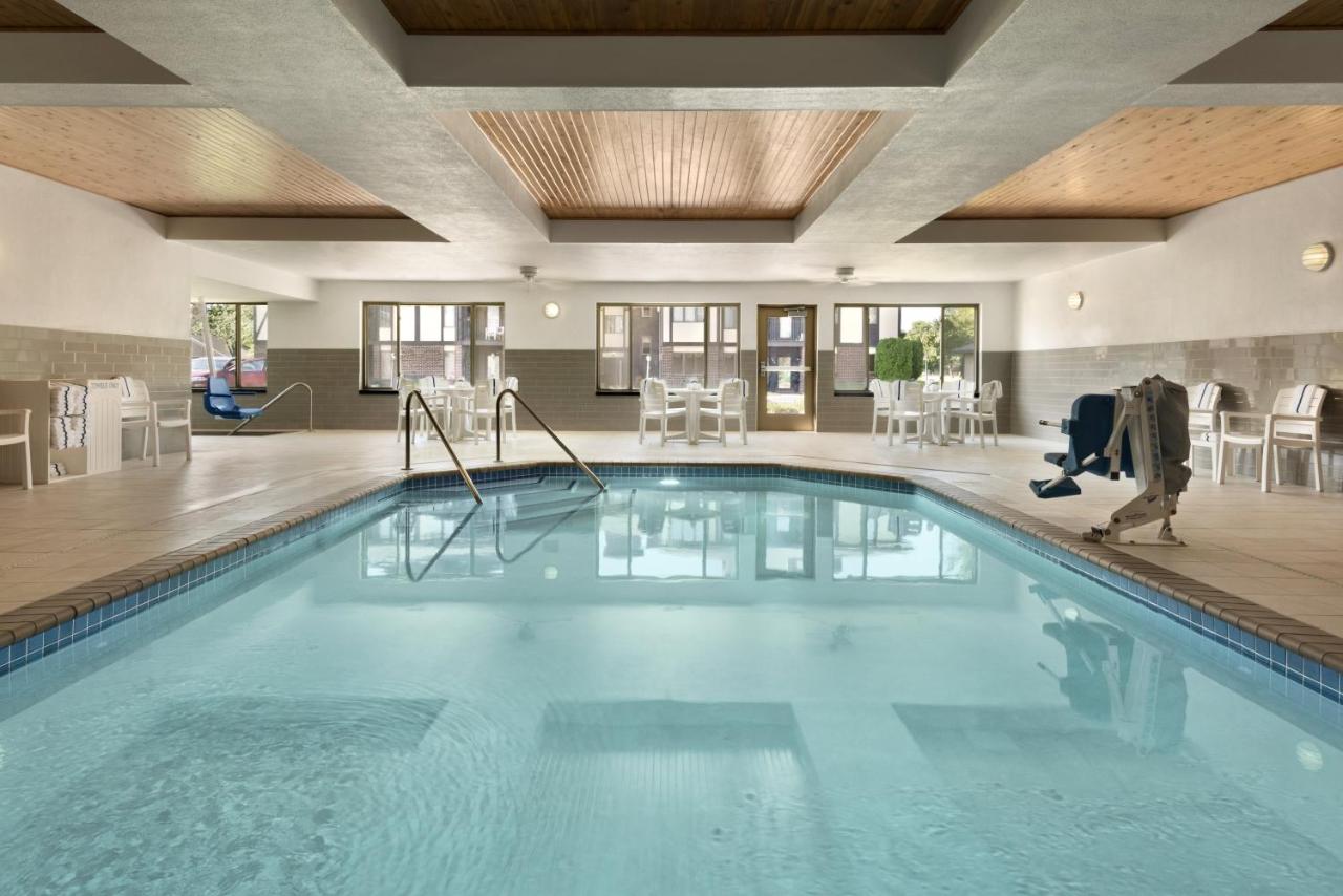 Heated swimming pool: Country Inn & Suites by Radisson, St. Cloud West, MN